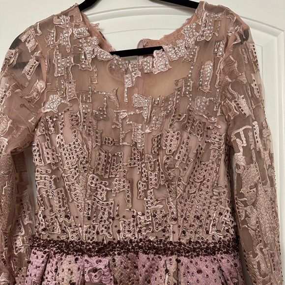 Size 10 evening gown. - Picture 2 of 6